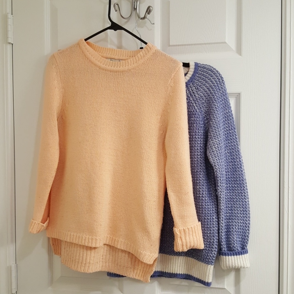 2 knit sweaters